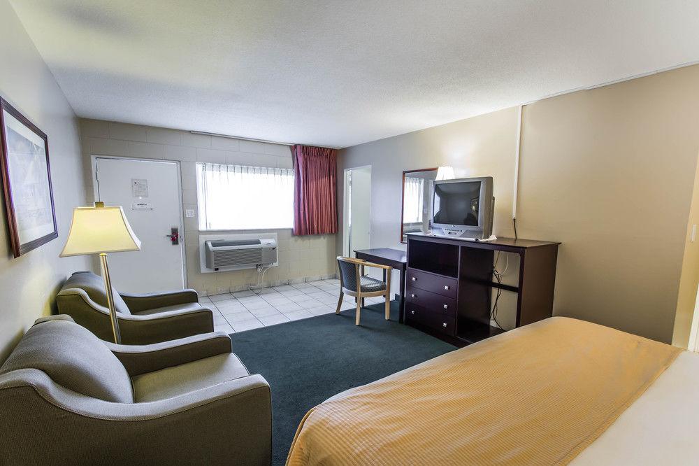 Econo Lodge Cocoa Beach - Near The Port Esterno foto