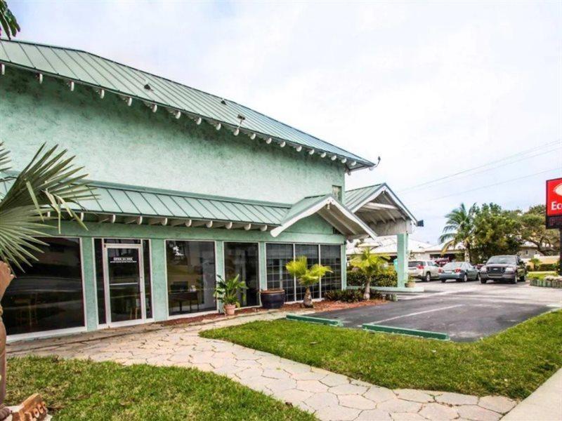 Econo Lodge Cocoa Beach - Near The Port Esterno foto