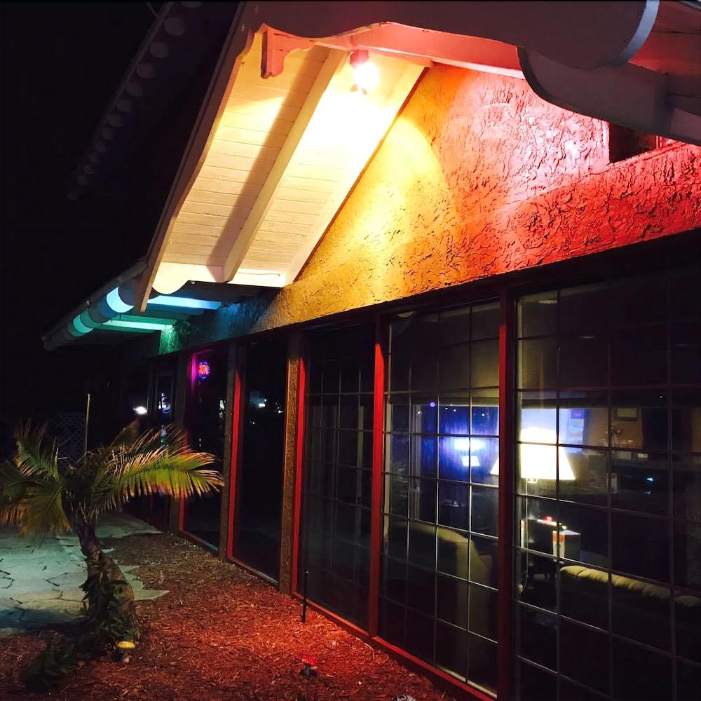 Econo Lodge Cocoa Beach - Near The Port Esterno foto