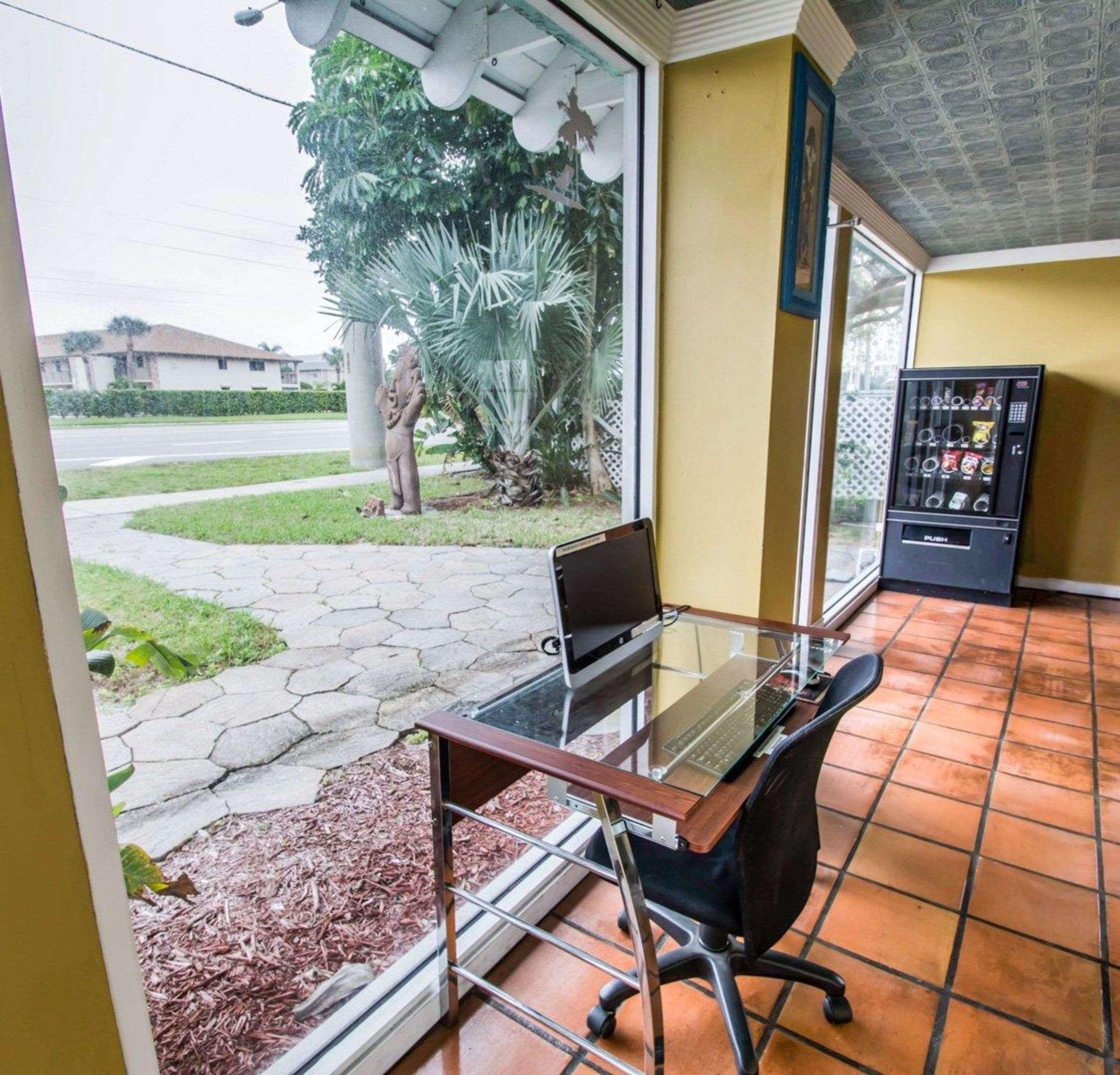 Econo Lodge Cocoa Beach - Near The Port Esterno foto