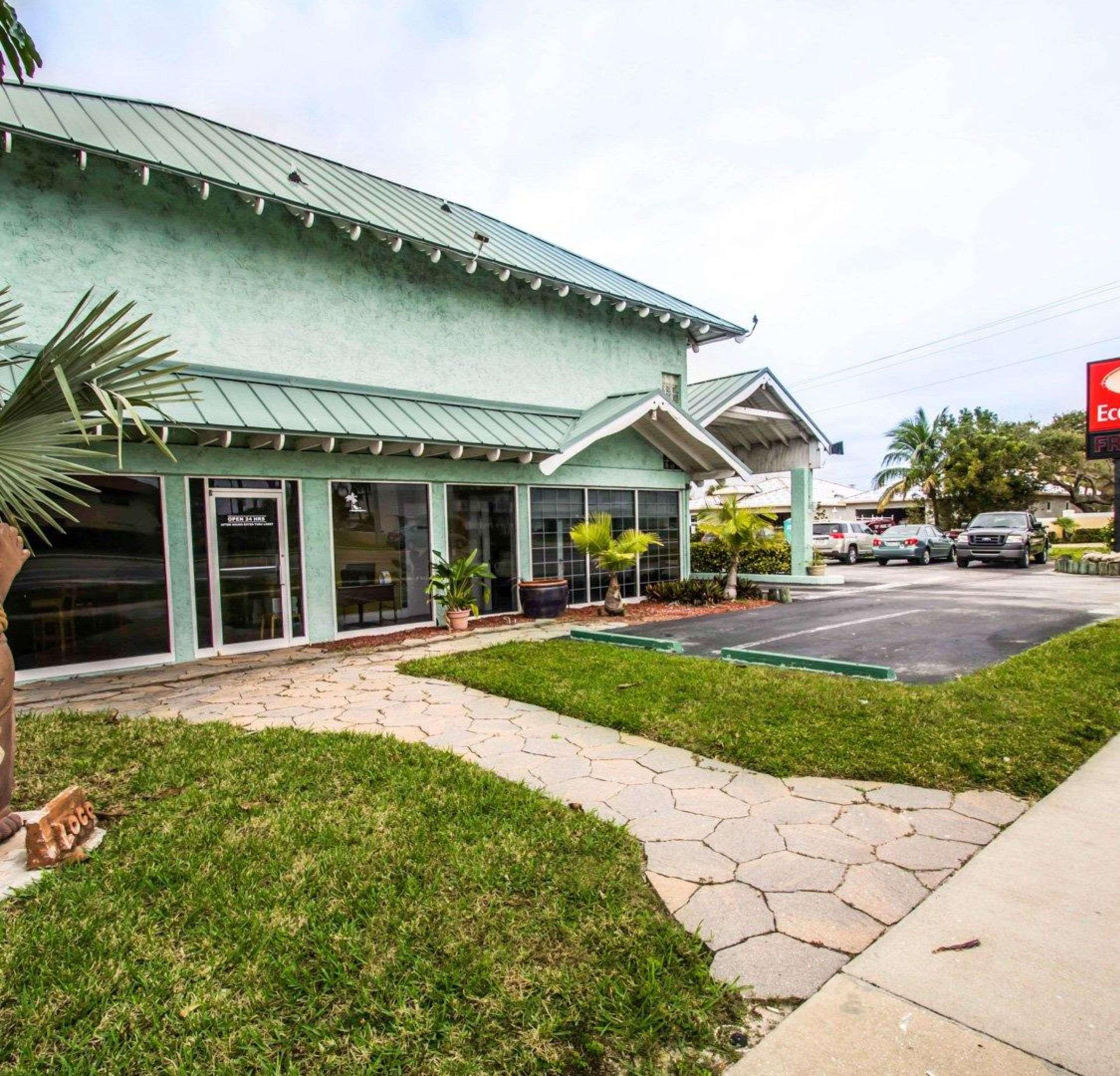 Econo Lodge Cocoa Beach - Near The Port Esterno foto