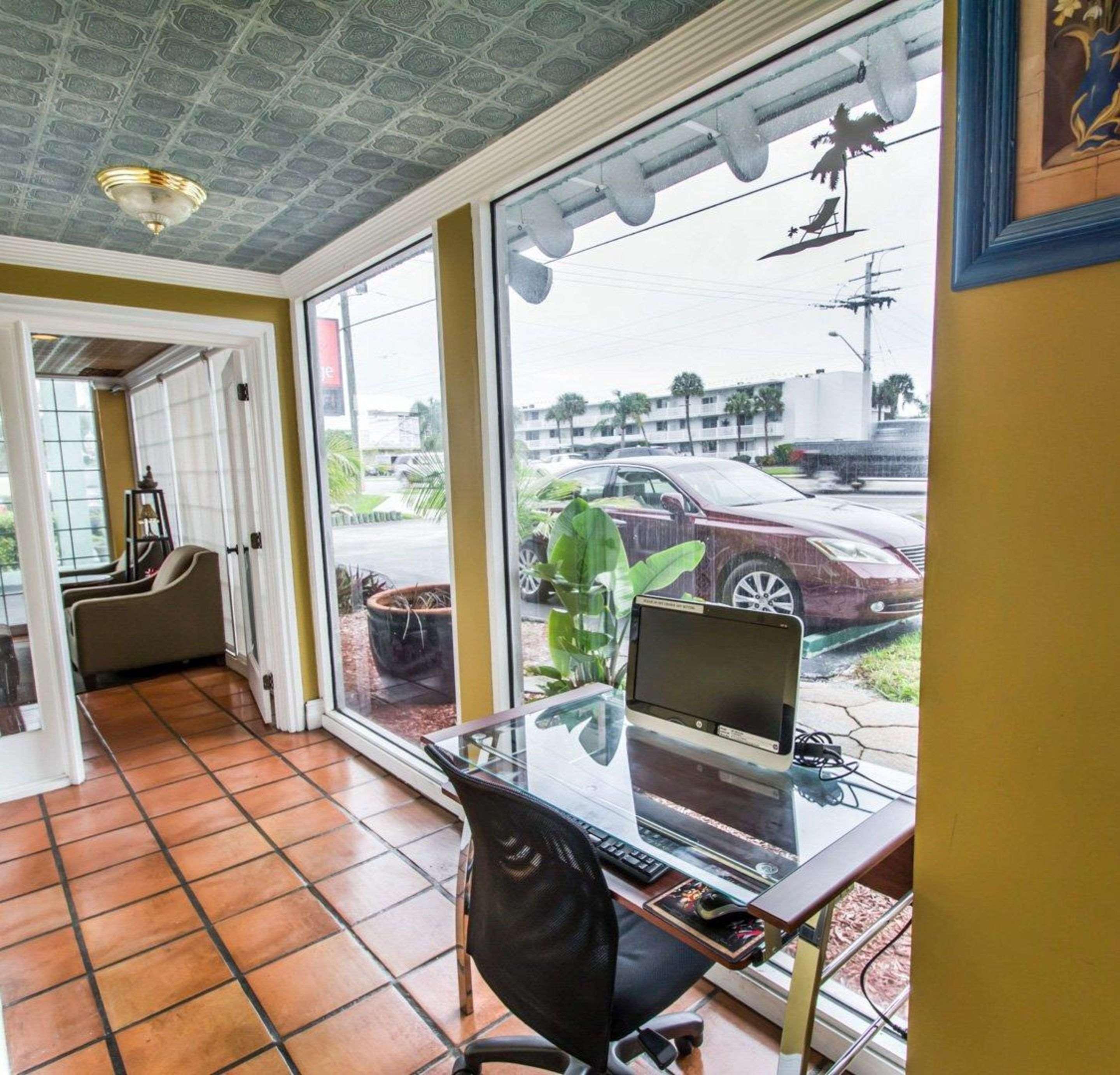 Econo Lodge Cocoa Beach - Near The Port Esterno foto