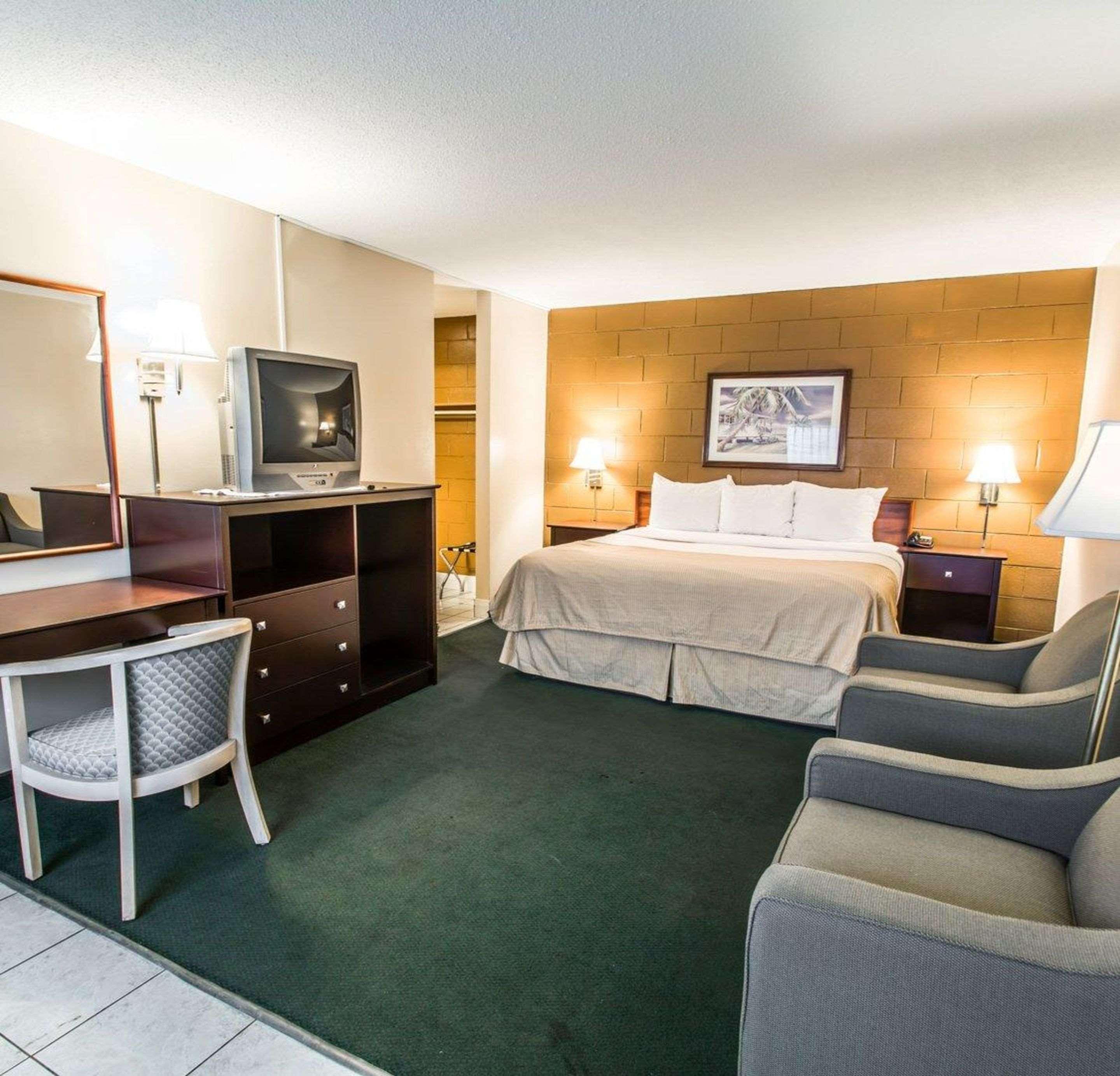 Econo Lodge Cocoa Beach - Near The Port Esterno foto