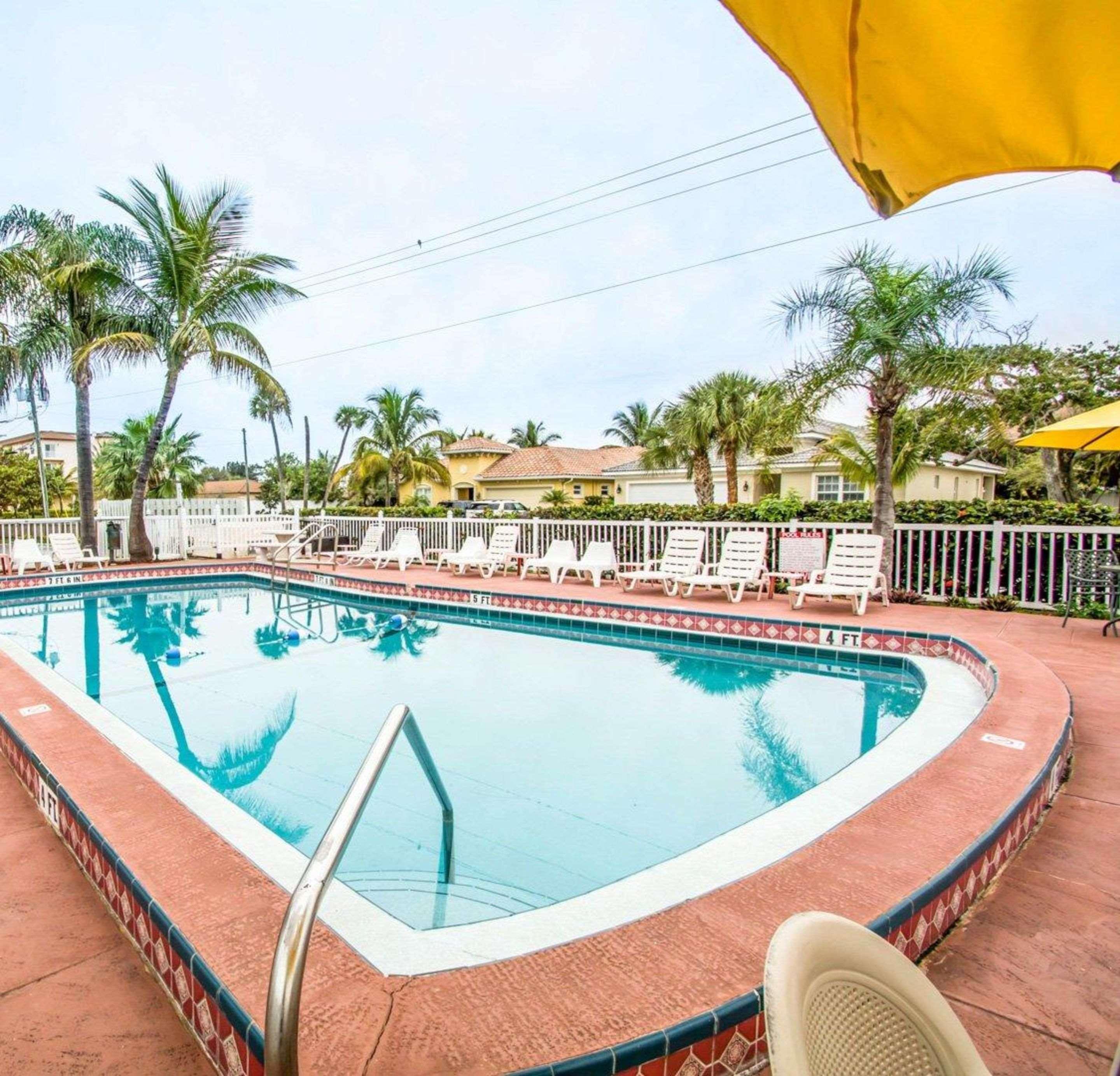 Econo Lodge Cocoa Beach - Near The Port Esterno foto