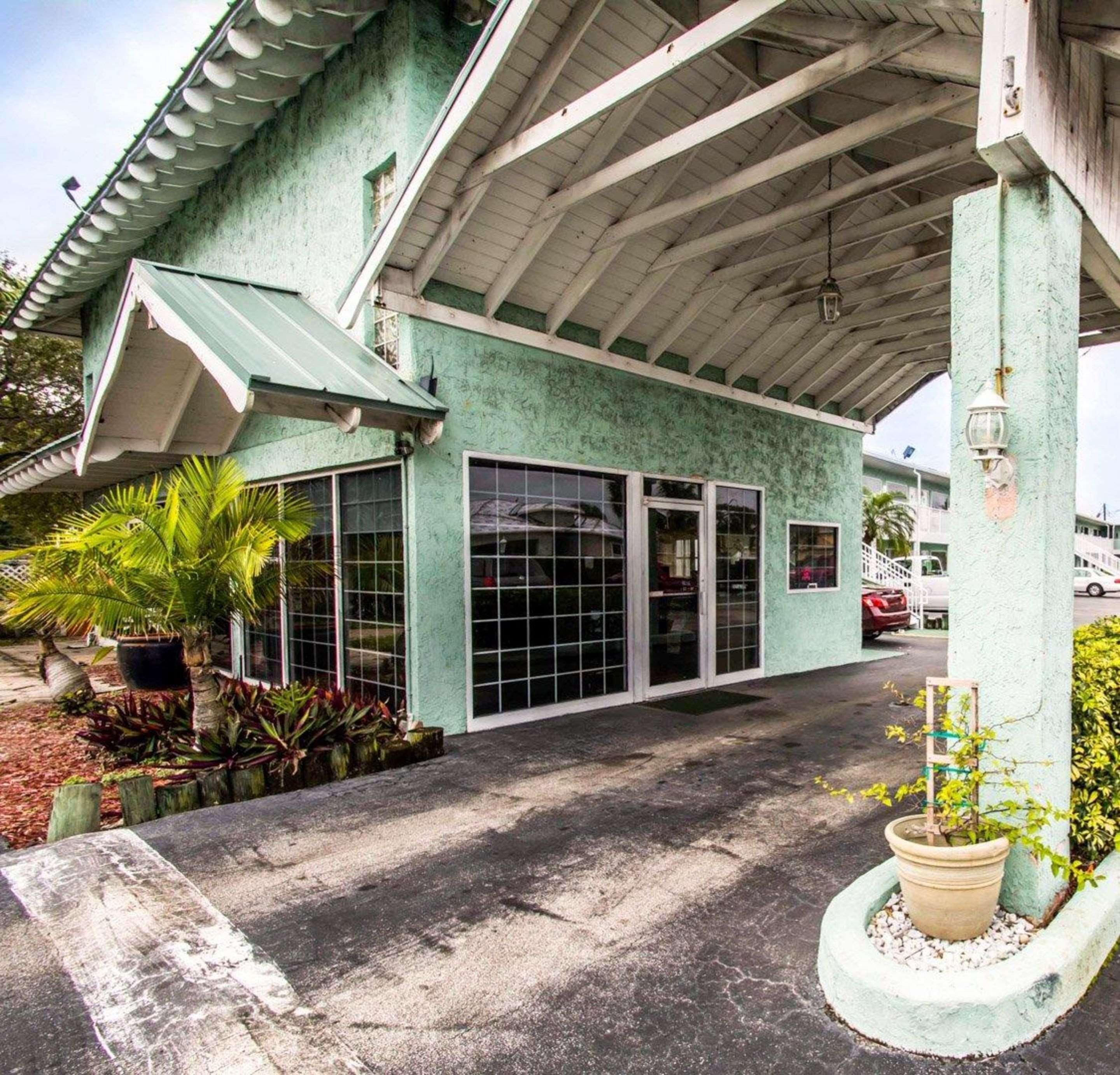 Econo Lodge Cocoa Beach - Near The Port Esterno foto