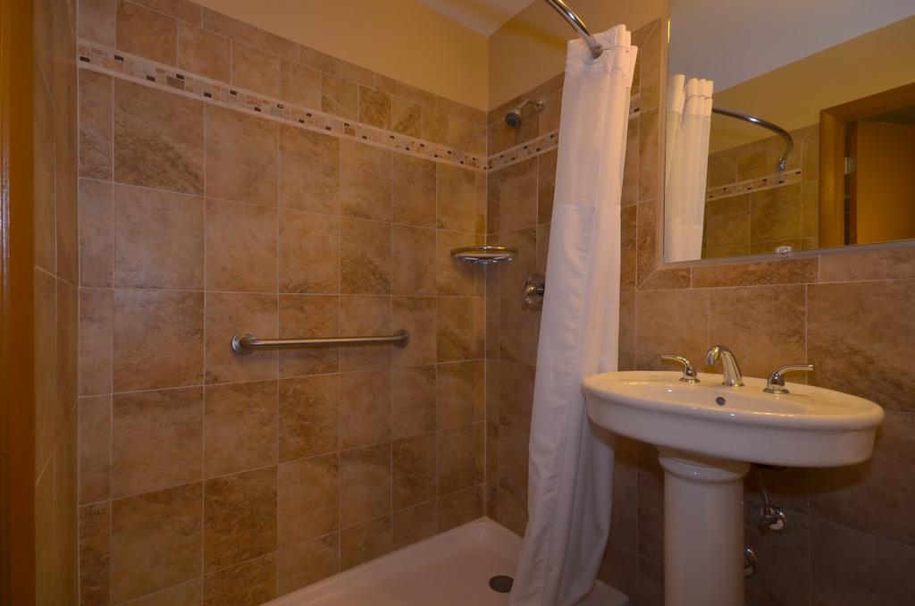 Econo Lodge Cocoa Beach - Near The Port Esterno foto