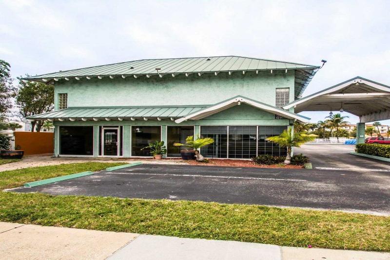 Econo Lodge Cocoa Beach - Near The Port Esterno foto