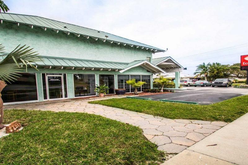 Econo Lodge Cocoa Beach - Near The Port Esterno foto