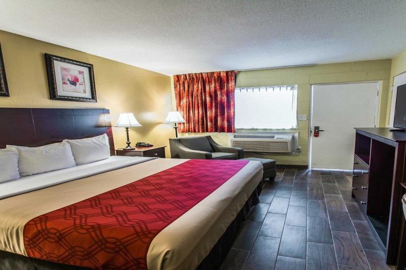 Econo Lodge Cocoa Beach - Near The Port Esterno foto