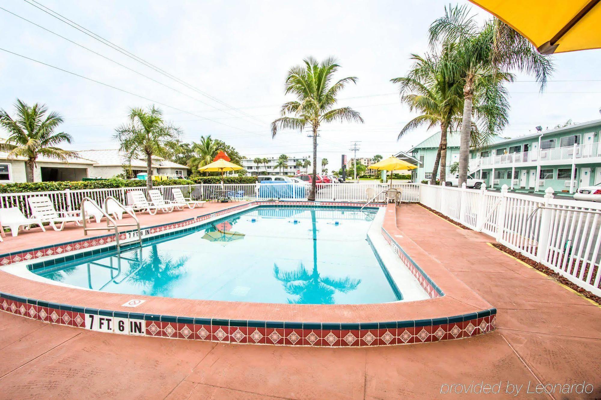 Econo Lodge Cocoa Beach - Near The Port Esterno foto